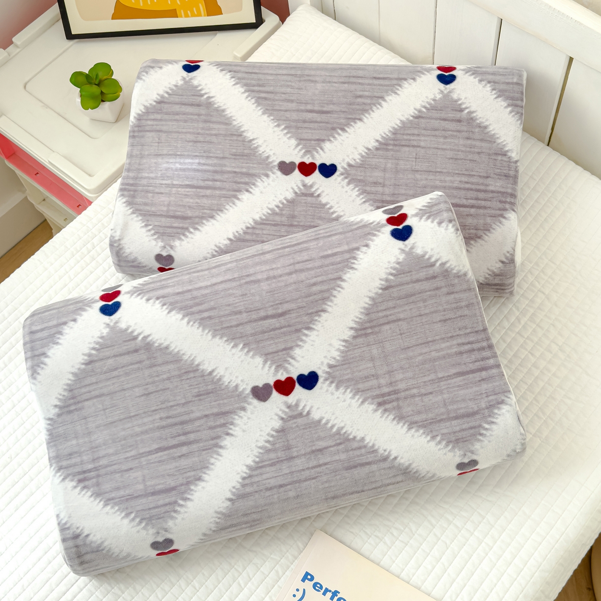 91家纺网 家纺一手货源 找家纺 良佐生活 2025新款宝宝绒乳胶枕套 爱心乐园