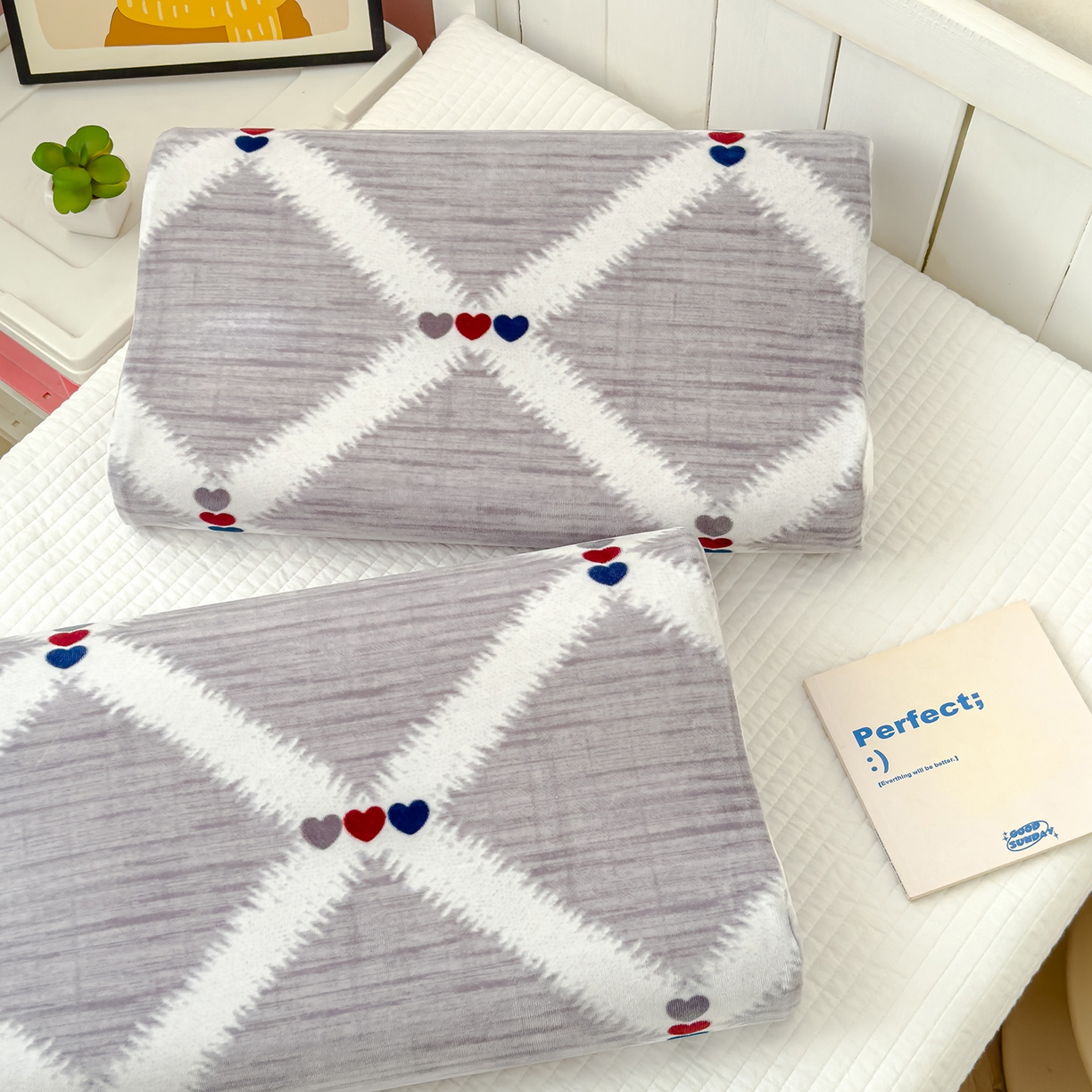 91家纺网 家纺一手货源 找家纺 良佐生活 2025新款宝宝绒乳胶枕套 爱心乐园