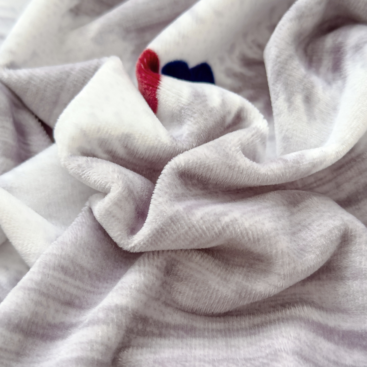 91家纺网 家纺一手货源 找家纺 良佐生活 2025新款宝宝绒乳胶枕套 爱心乐园