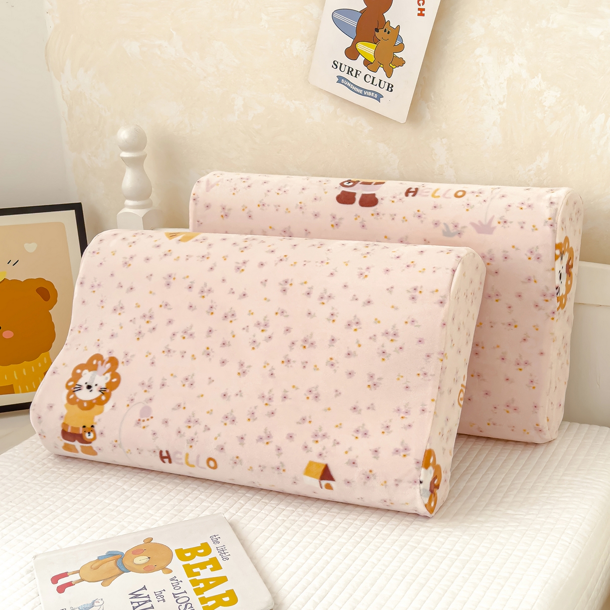 91家纺网 家纺一手货源 找家纺 良佐生活 2025新款宝宝绒乳胶枕套 小狮子乐园-粉