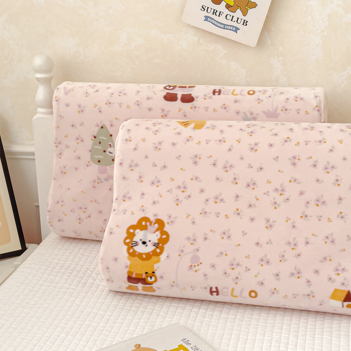 91家纺网 家纺一手货源 找家纺 良佐生活 2025新款宝宝绒乳胶枕套 小狮子乐园-粉