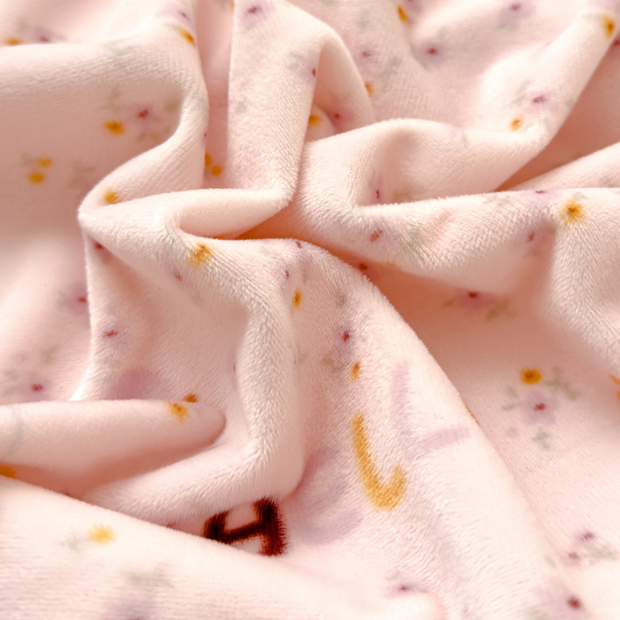 91家纺网 家纺一手货源 找家纺 良佐生活 2025新款宝宝绒乳胶枕套 小狮子乐园-粉