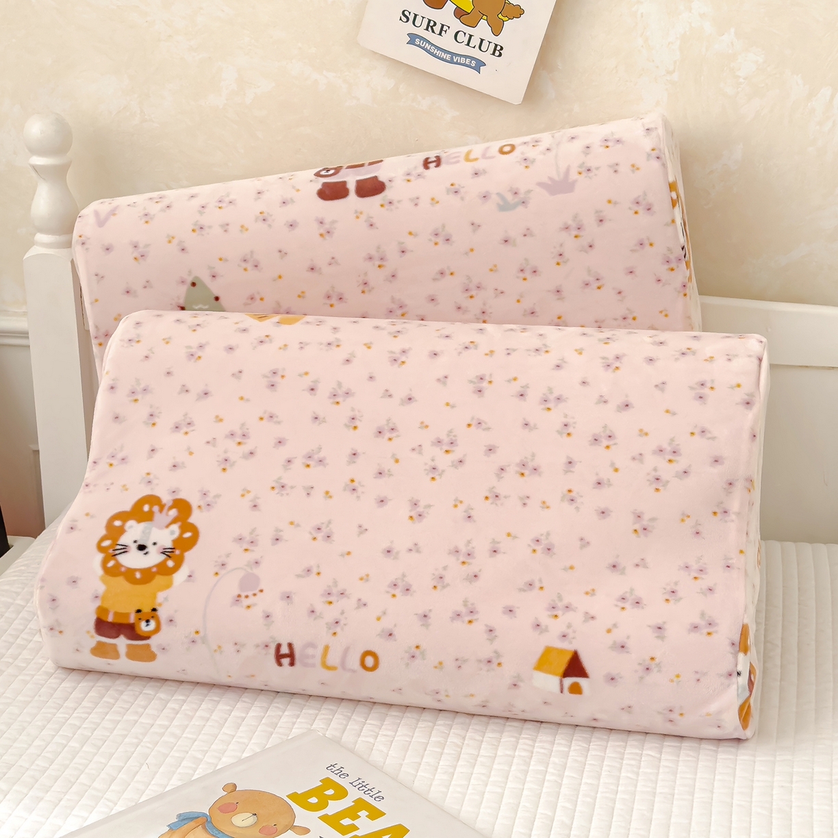 91家纺网 家纺一手货源 找家纺 良佐生活 2025新款宝宝绒乳胶枕套 小狮子乐园-粉