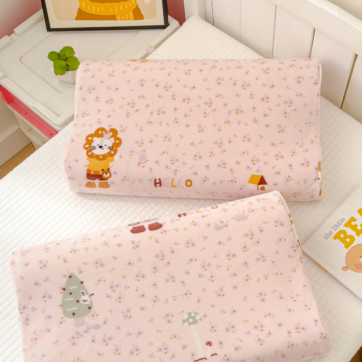 91家纺网 家纺一手货源 找家纺 良佐生活 2025新款宝宝绒乳胶枕套 小狮子乐园-粉