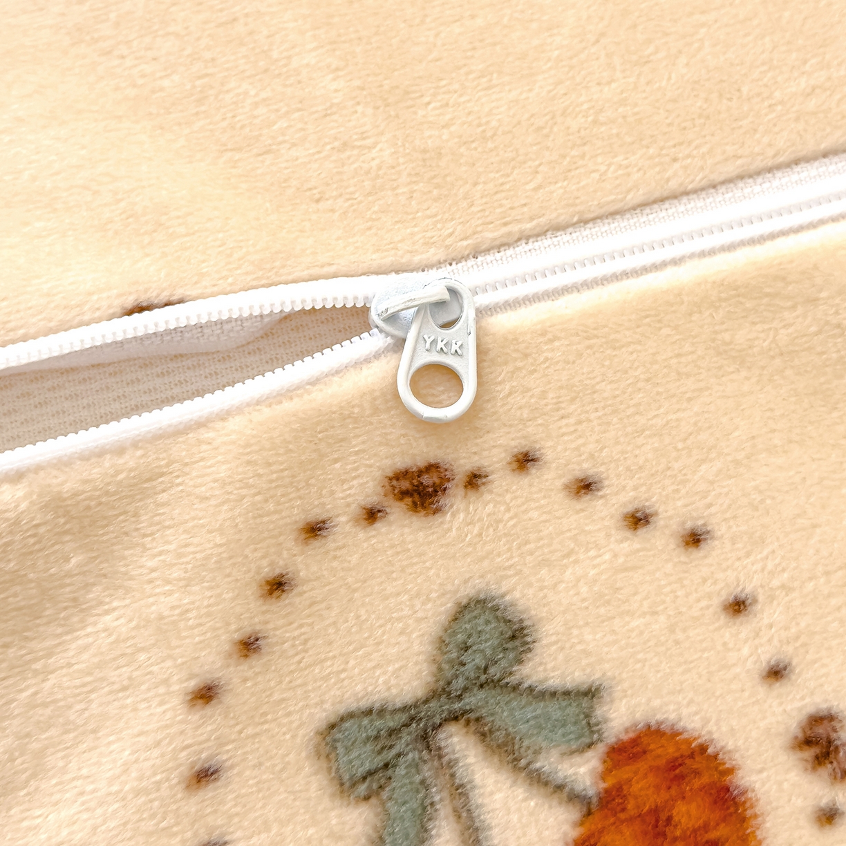 91家纺网 家纺一手货源 找家纺 良佐生活 2025新款宝宝绒乳胶枕套 小樱桃