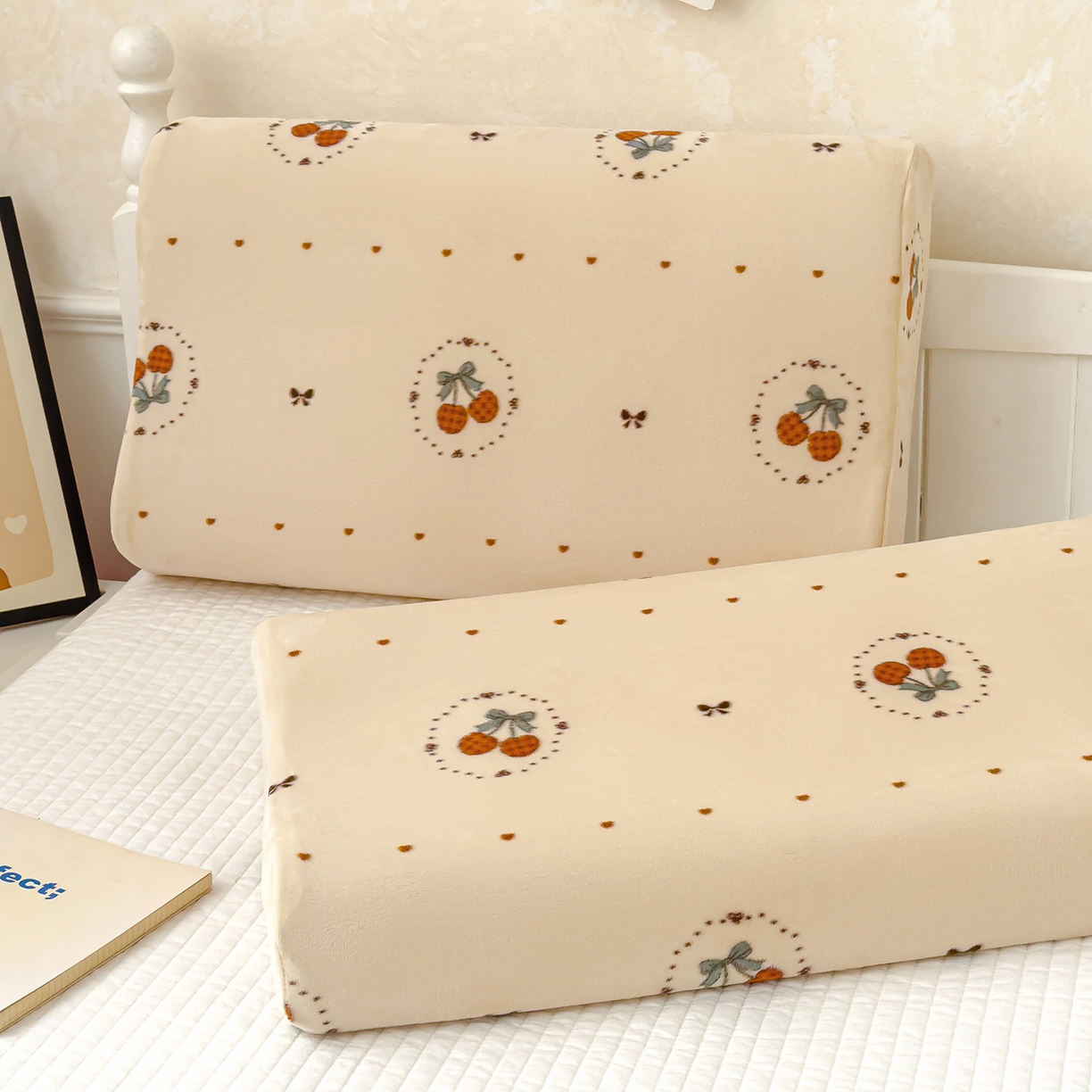 91家纺网 家纺一手货源 找家纺 良佐生活 2025新款宝宝绒乳胶枕套 小樱桃