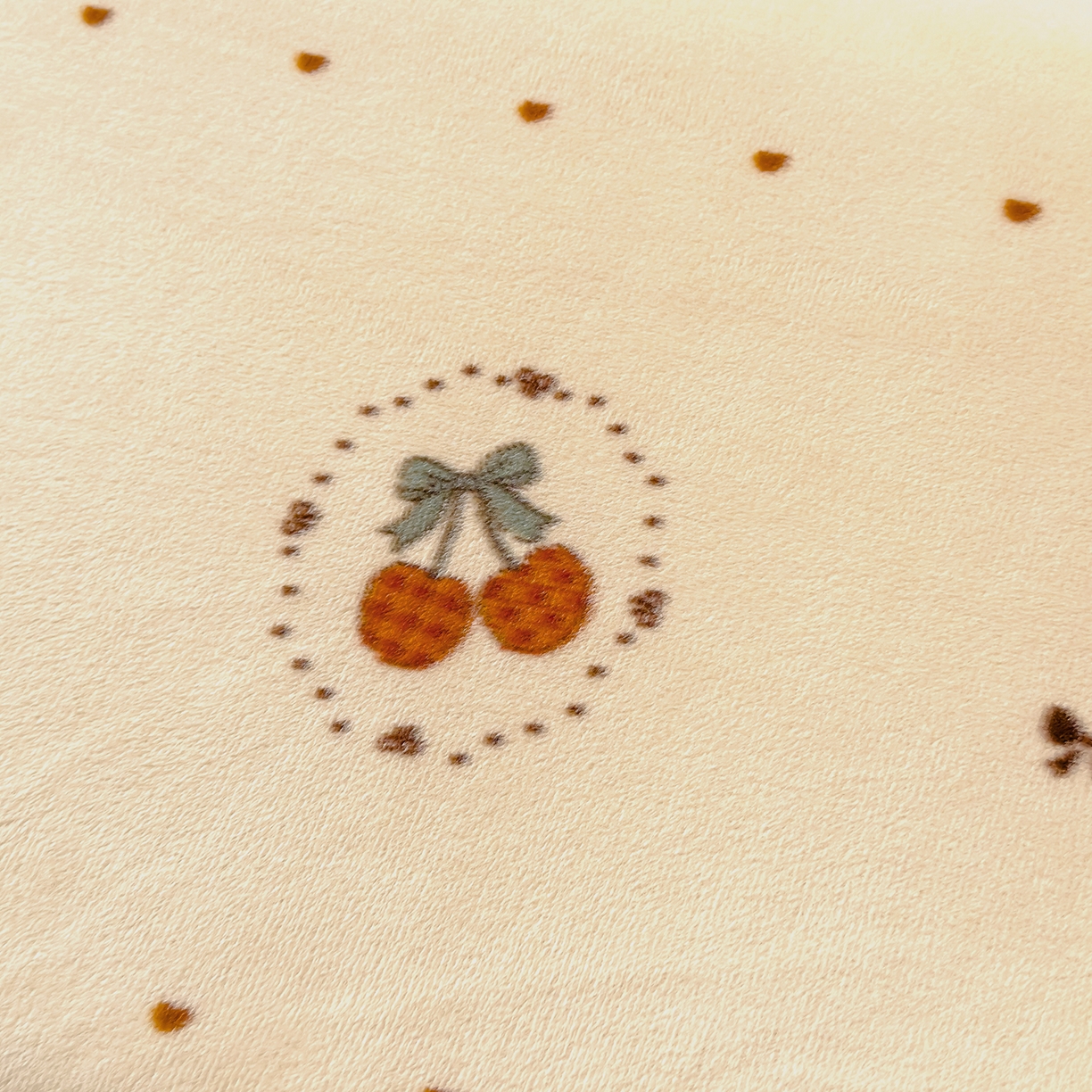 91家纺网 家纺一手货源 找家纺 良佐生活 2025新款宝宝绒乳胶枕套 小樱桃