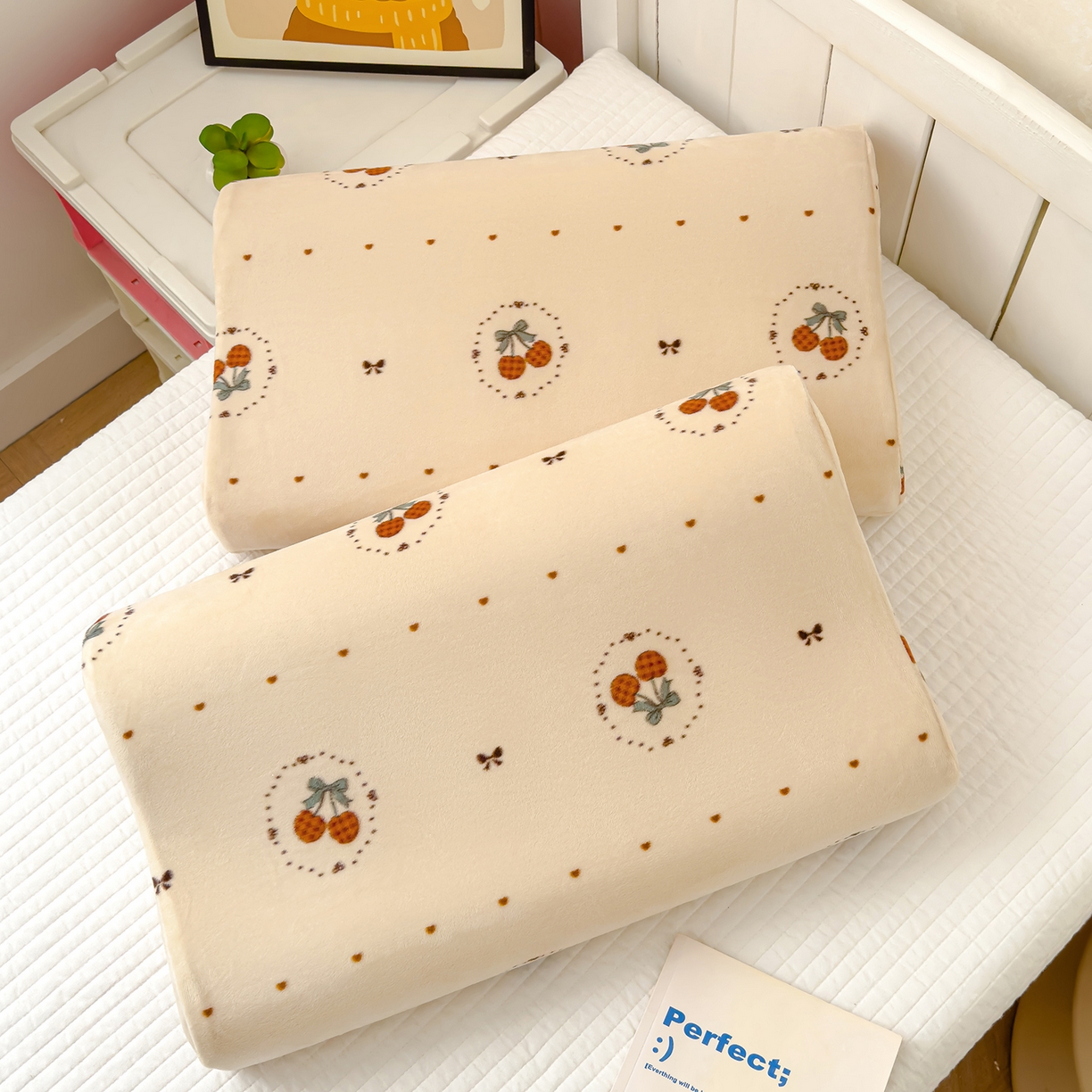 91家纺网 家纺一手货源 找家纺 良佐生活 2025新款宝宝绒乳胶枕套 小樱桃