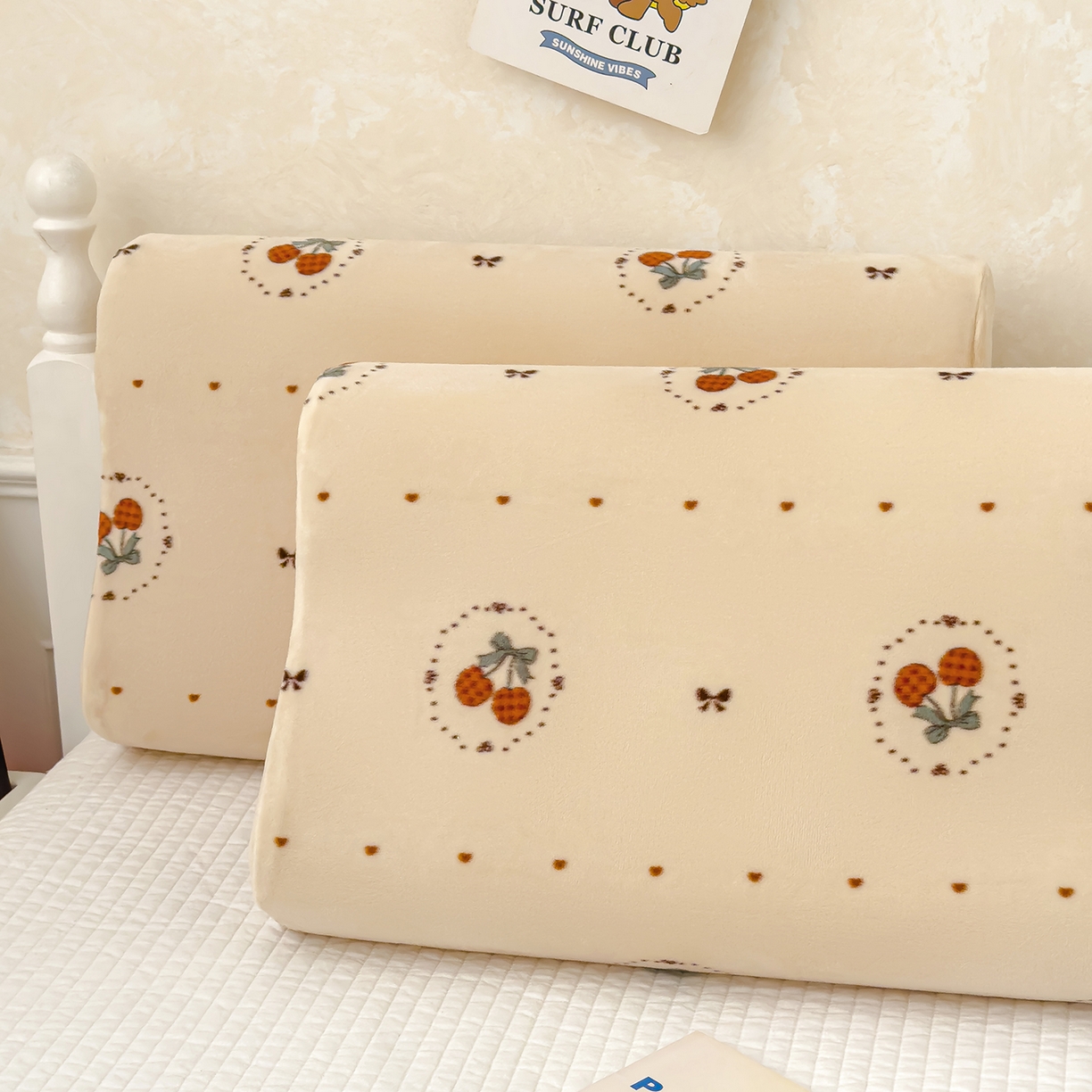 91家纺网 家纺一手货源 找家纺 良佐生活 2025新款宝宝绒乳胶枕套 小樱桃