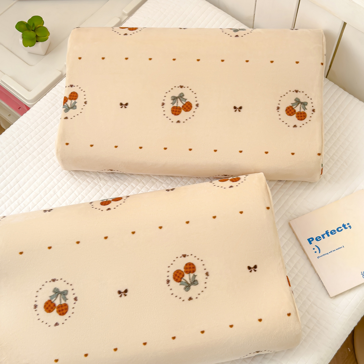 91家纺网 家纺一手货源 找家纺 良佐生活 2025新款宝宝绒乳胶枕套 小樱桃