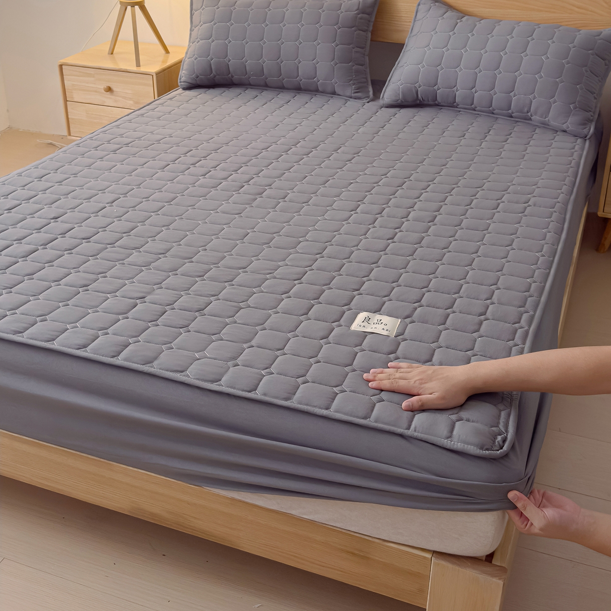 91家纺网 家纺一手货源 找家纺 富阿娜家纺 2025新款A类抗菌夹棉单床笠三件套  围布30cm 良品-深灰