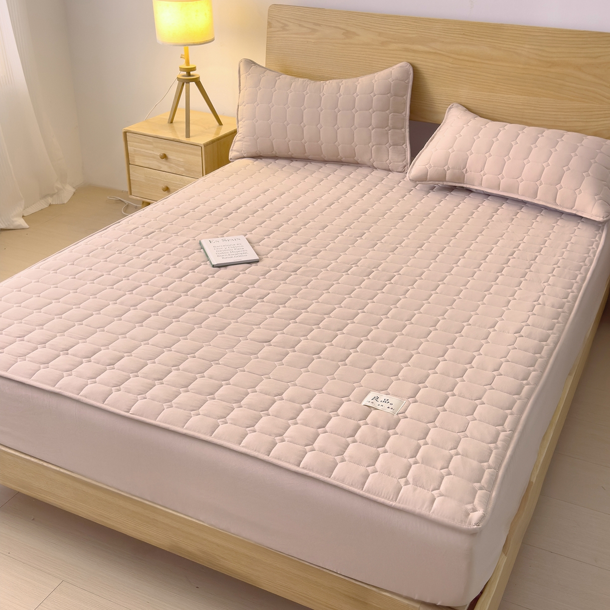 91家纺网 家纺一手货源 找家纺 富阿娜家纺 2025新款A类抗菌夹棉单床笠三件套  围布30cm 良品-卡其