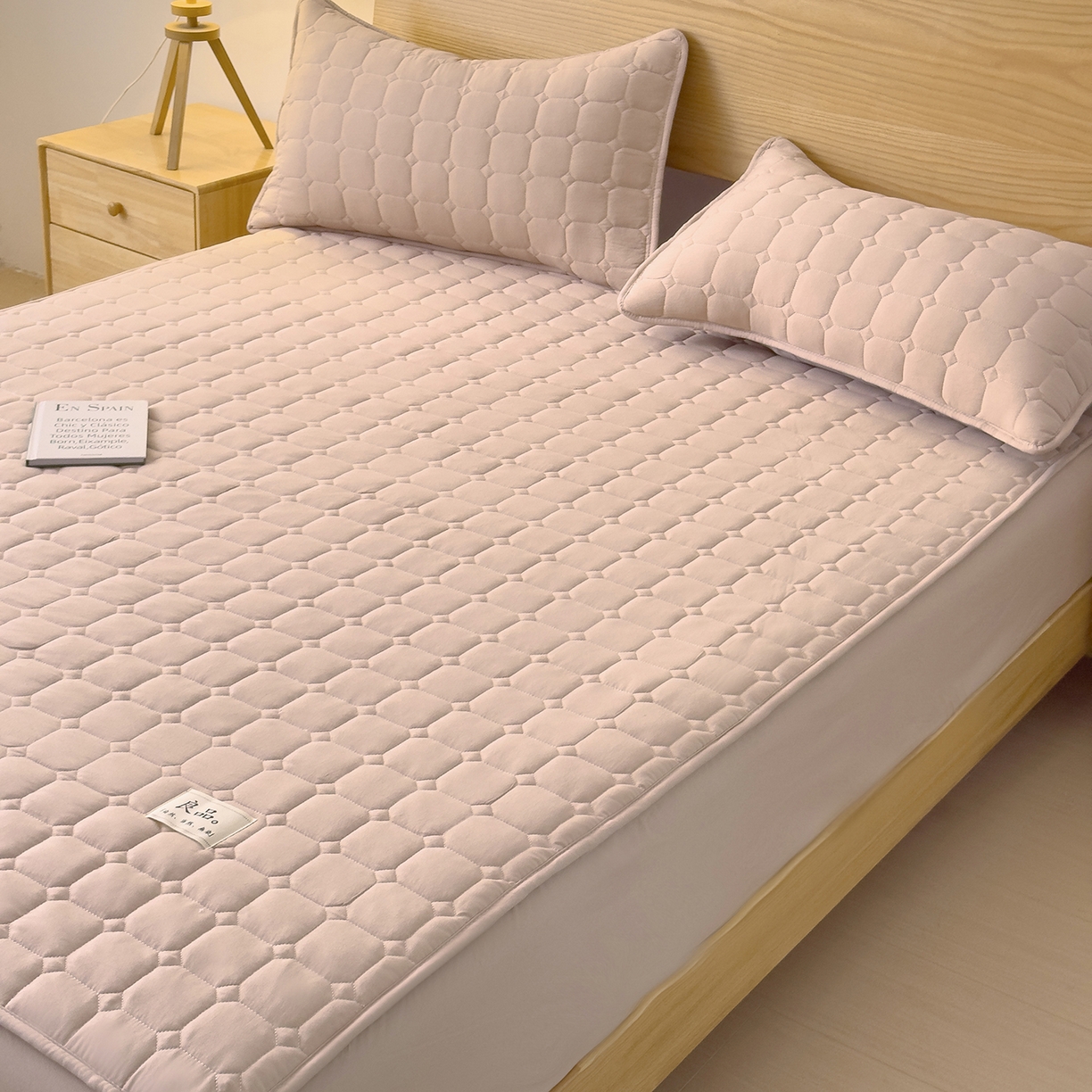 91家纺网 家纺一手货源 找家纺 富阿娜家纺 2025新款A类抗菌夹棉单床笠三件套  围布30cm 良品-卡其