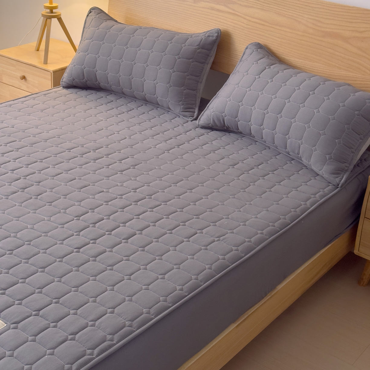 91家纺网 家纺一手货源 找家纺 富阿娜家纺 2025新款A类抗菌夹棉单床笠三件套  围布30cm 良品-深灰