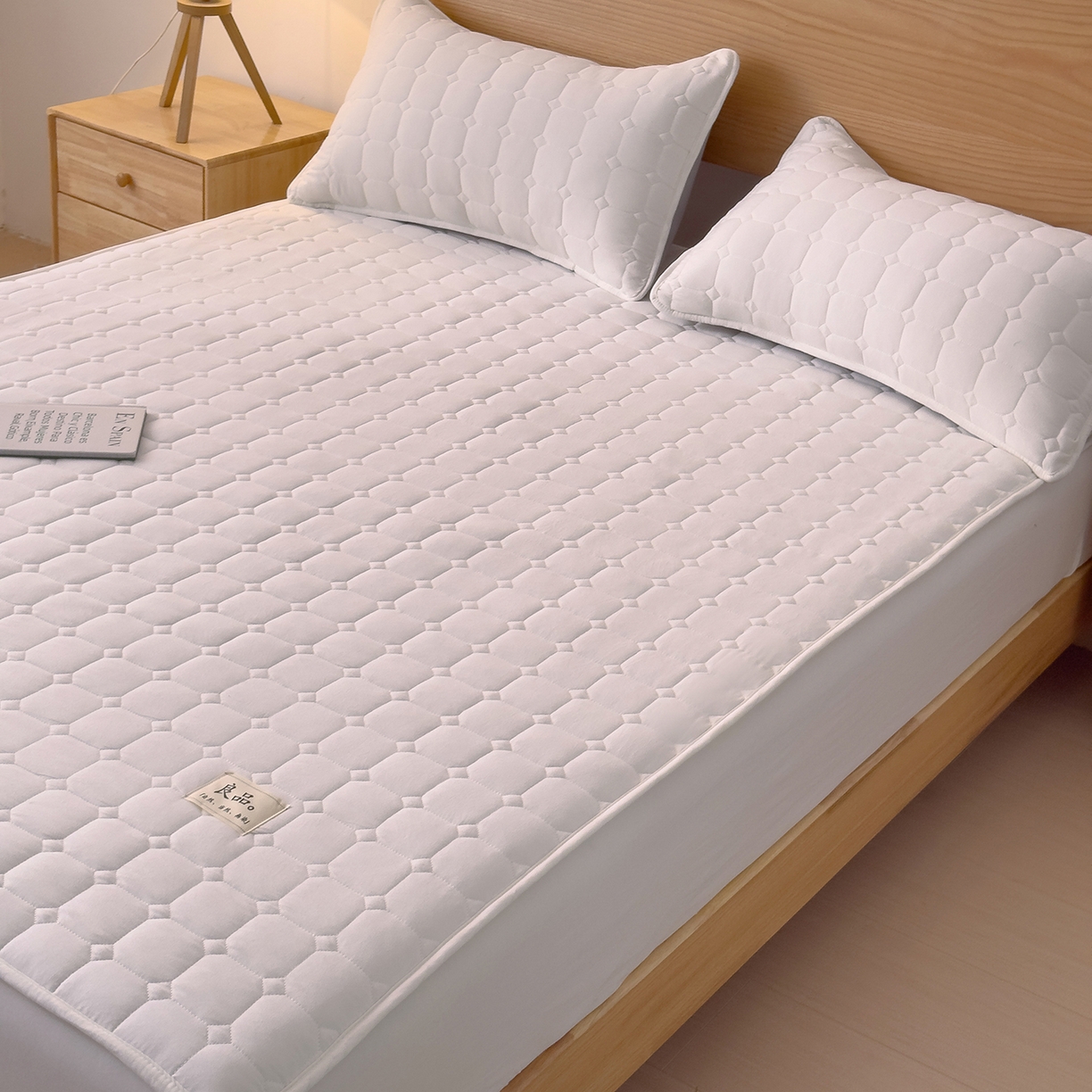 91家纺网 家纺一手货源 找家纺 富阿娜家纺 2025新款A类抗菌夹棉单床笠三件套  围布30cm 良品-云朵白