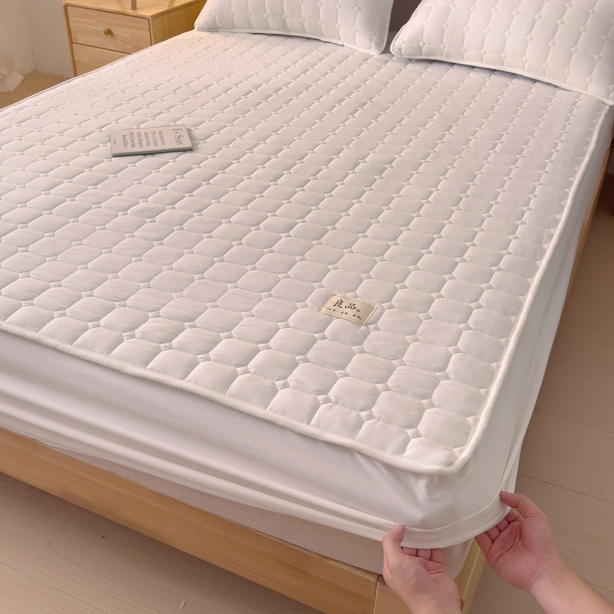 91家纺网 家纺一手货源 找家纺 富阿娜家纺 2025新款A类抗菌夹棉单床笠三件套  围布30cm 良品-云朵白