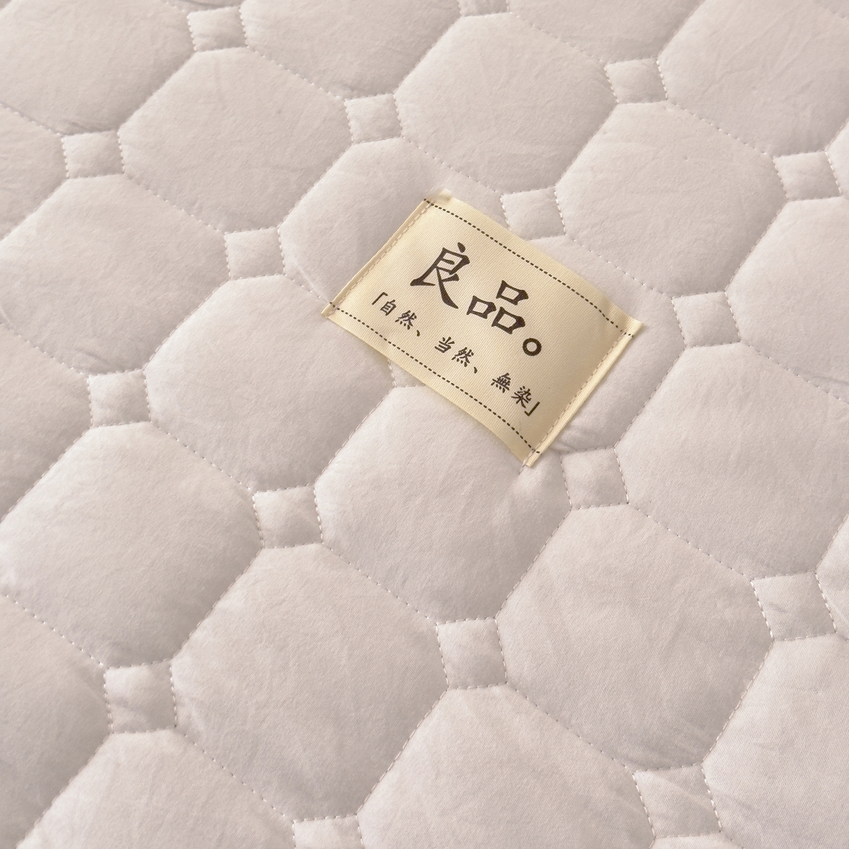 91家纺网 家纺一手货源 找家纺 富阿娜家纺 2025新款A类抗菌夹棉单床笠三件套  围布30cm 良品-云朵白