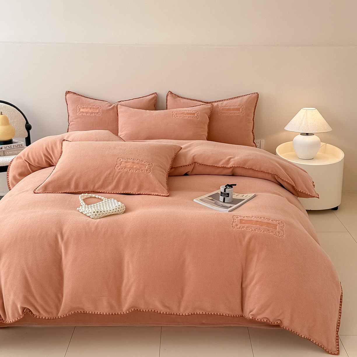 91家纺网 家纺一手货源 找家纺 （总）典曼家纺 2025新款A类贝壳绣纯色海獭绒四件套