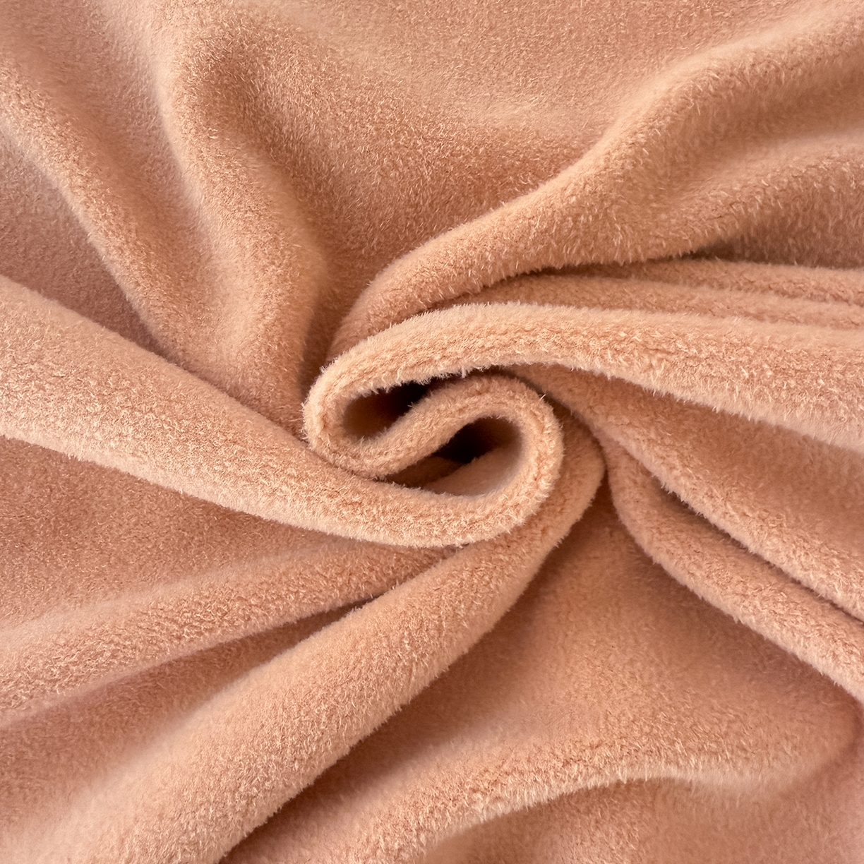 91家纺网 家纺一手货源 找家纺 典曼家纺 2025新款A类贝壳绣纯色海獭绒四件套 橘子红