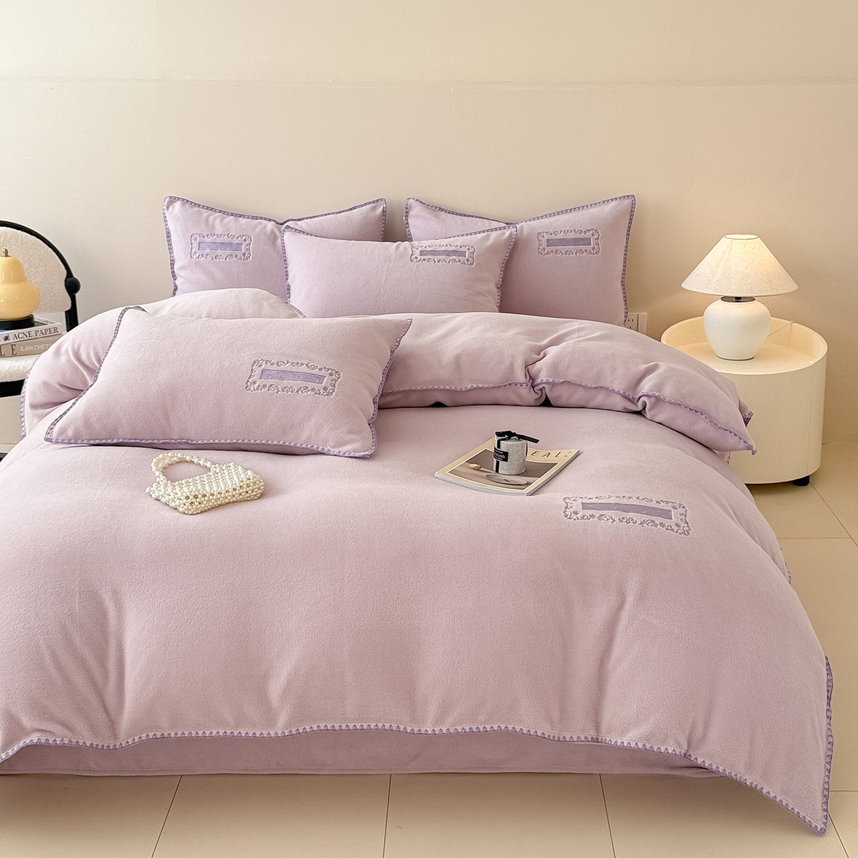 91家纺网 家纺一手货源 找家纺 典曼家纺 2025新款A类贝壳绣纯色海獭绒四件套 落霞紫