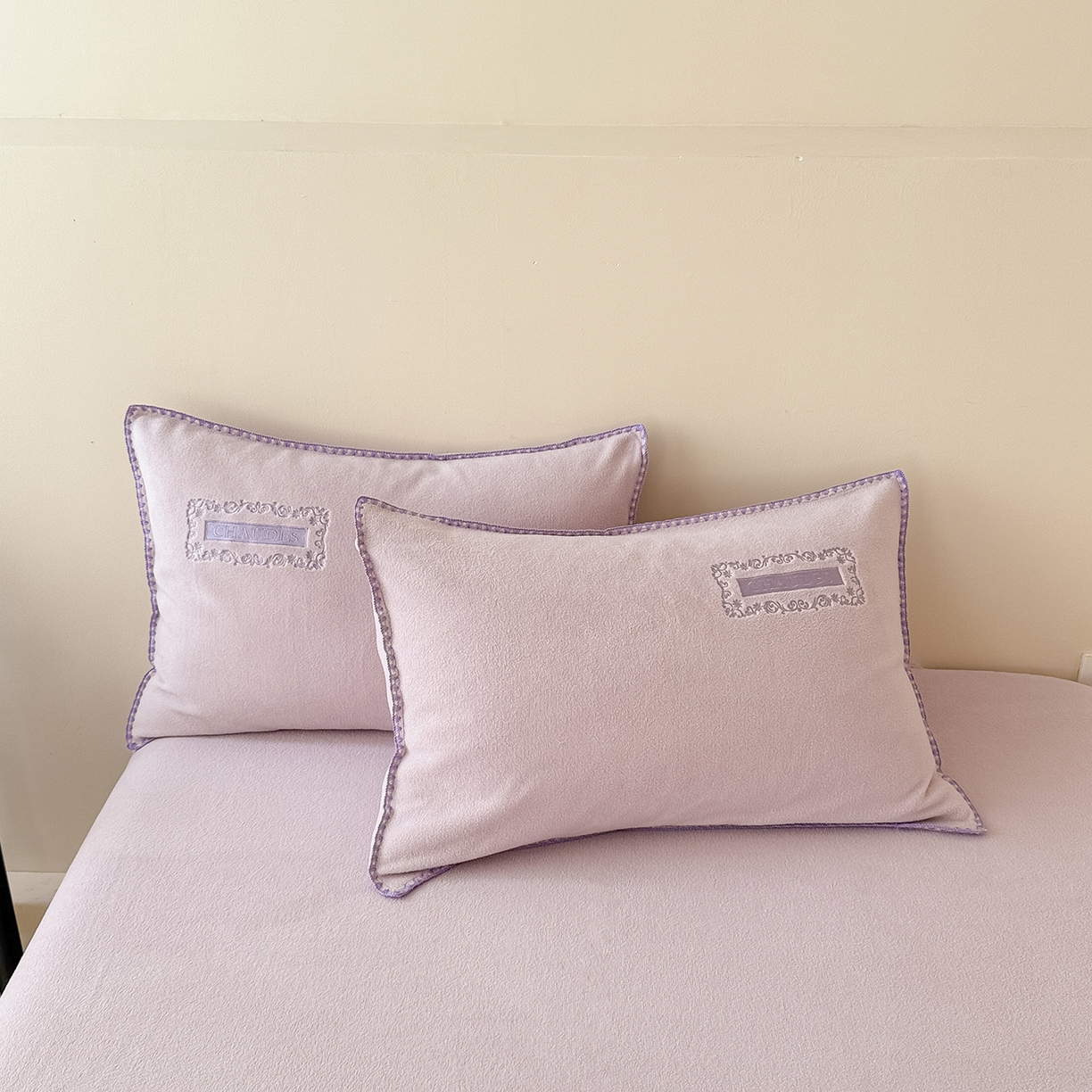 91家纺网 家纺一手货源 找家纺 典曼家纺 2025新款A类贝壳绣纯色海獭绒四件套 落霞紫