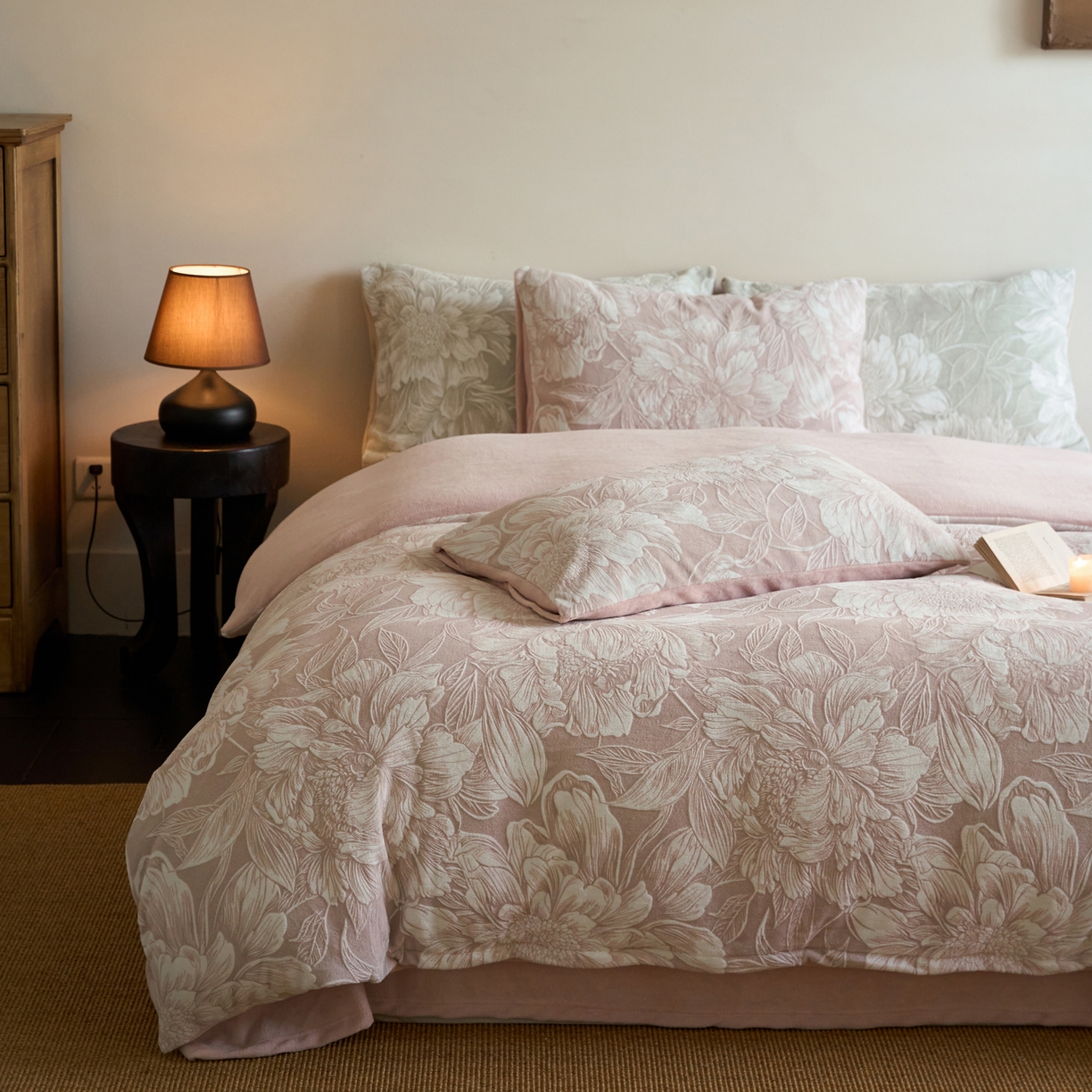 91家纺网 家纺一手货源 找家纺 （总）华超针织 2025新款雕花牛奶绒四件套-蔷薇系列