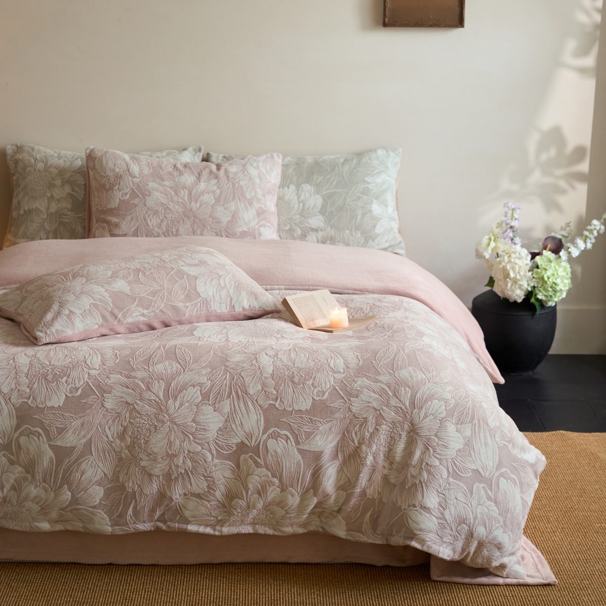 91家纺网 家纺一手货源 找家纺 华超针织 2025新款雕花牛奶绒四件套-蔷薇系列 蔷薇-豆沙