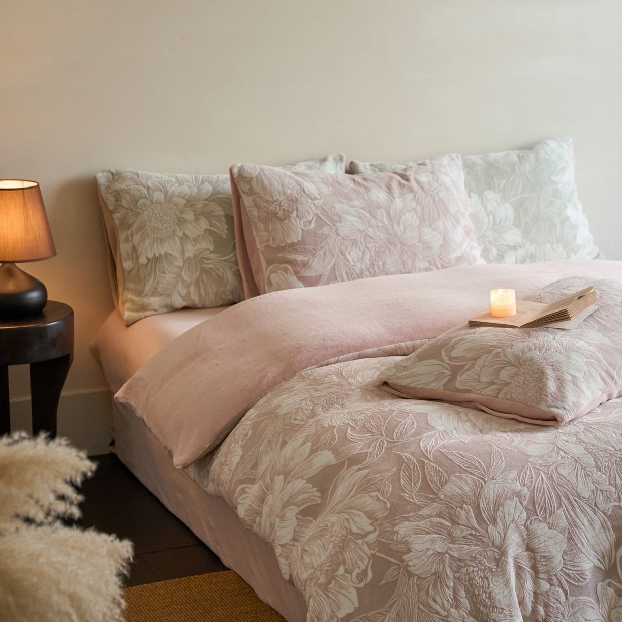 91家纺网 家纺一手货源 找家纺 华超针织 2025新款雕花牛奶绒四件套-蔷薇系列 蔷薇-豆沙