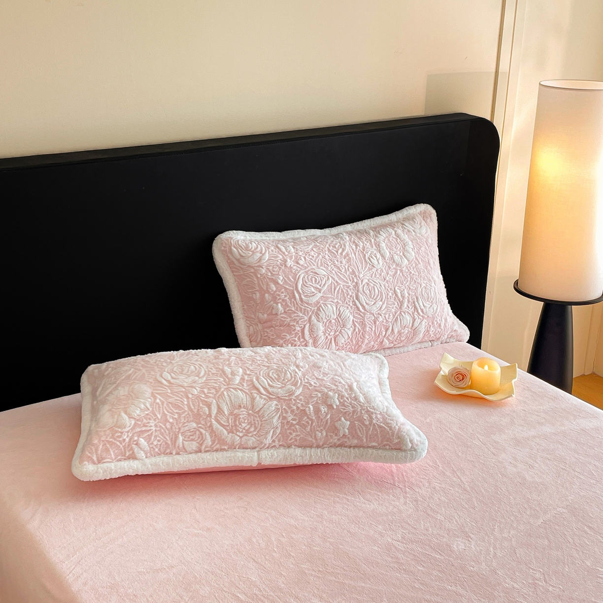 91家纺网 家纺一手货源 找家纺 民新家纺 2025新款立体烂花兔毛包边款四件套 经典玫瑰-樱花粉