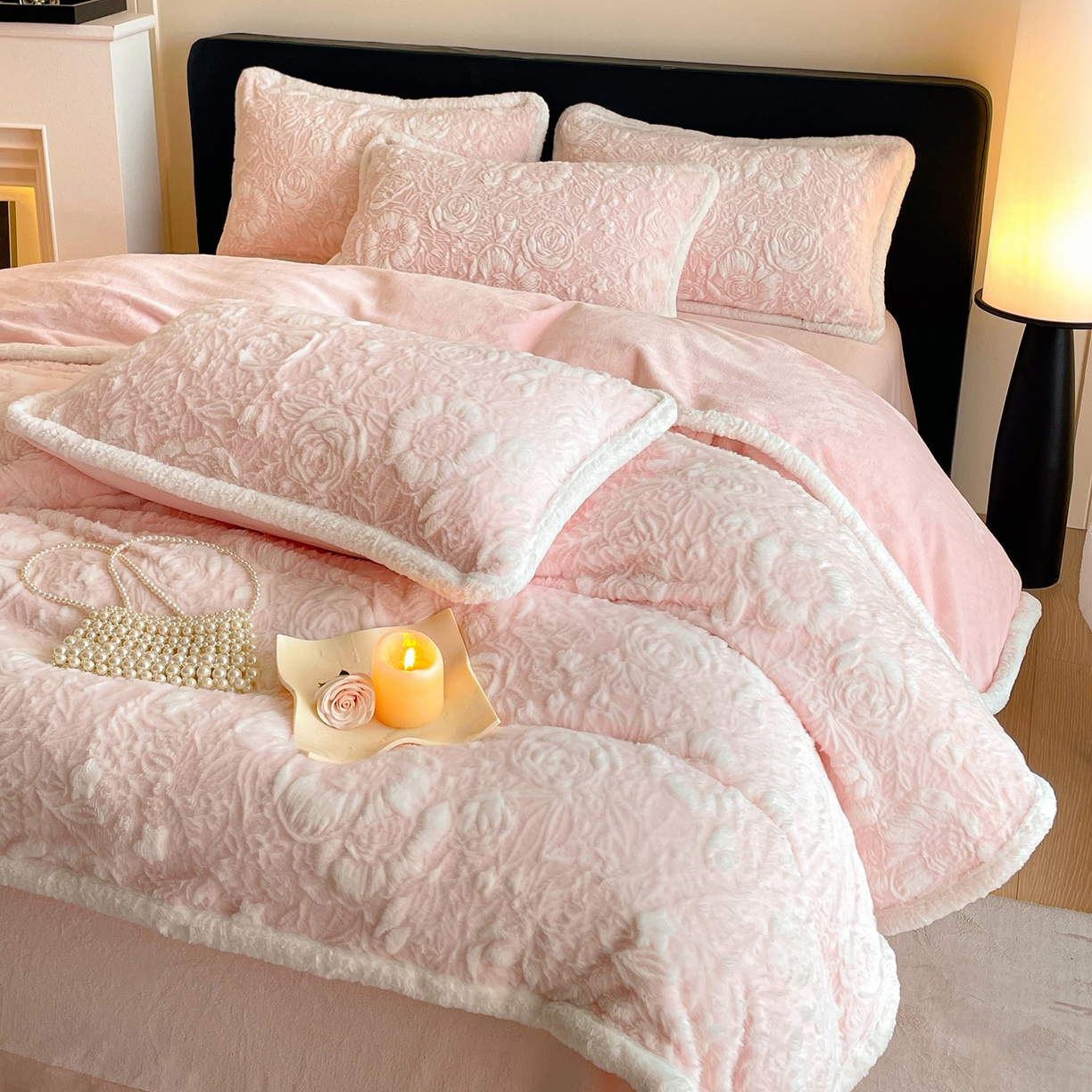 91家纺网 家纺一手货源 找家纺 民新家纺 2025新款立体烂花兔毛包边款四件套 经典玫瑰-樱花粉