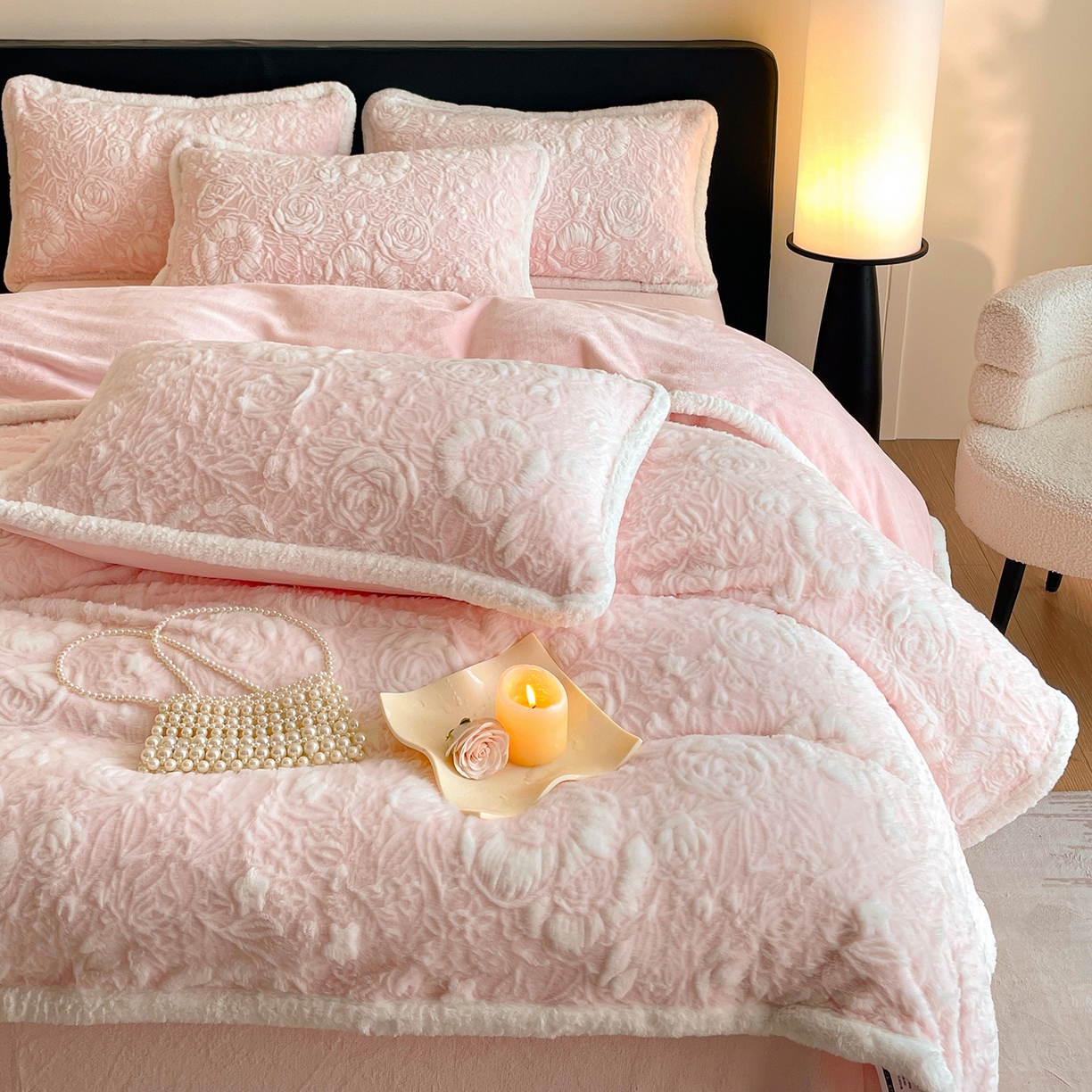 91家纺网 家纺一手货源 找家纺 民新家纺 2025新款立体烂花兔毛包边款四件套 经典玫瑰-樱花粉