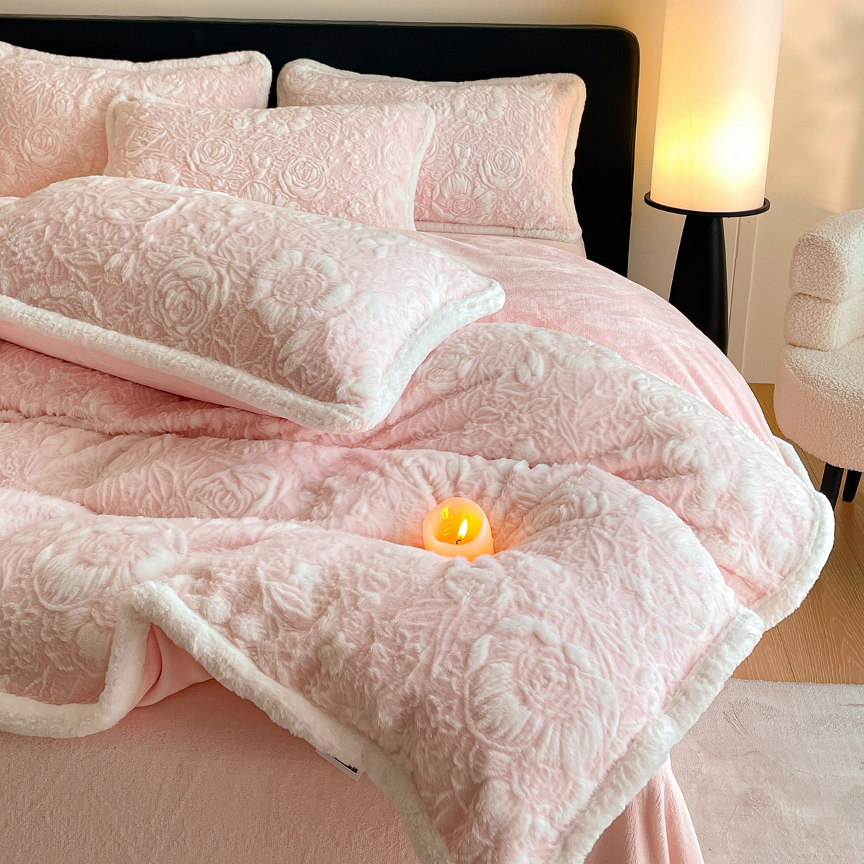 91家纺网 家纺一手货源 找家纺 民新家纺 2025新款立体烂花兔毛包边款四件套 经典玫瑰-樱花粉