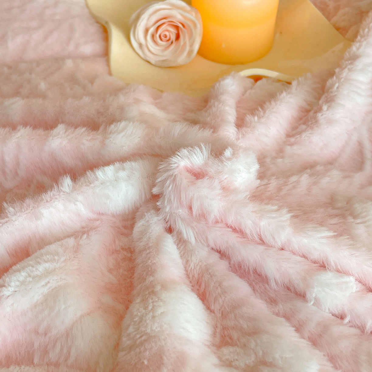 91家纺网 家纺一手货源 找家纺 民新家纺 2025新款立体烂花兔毛包边款四件套 经典玫瑰-樱花粉