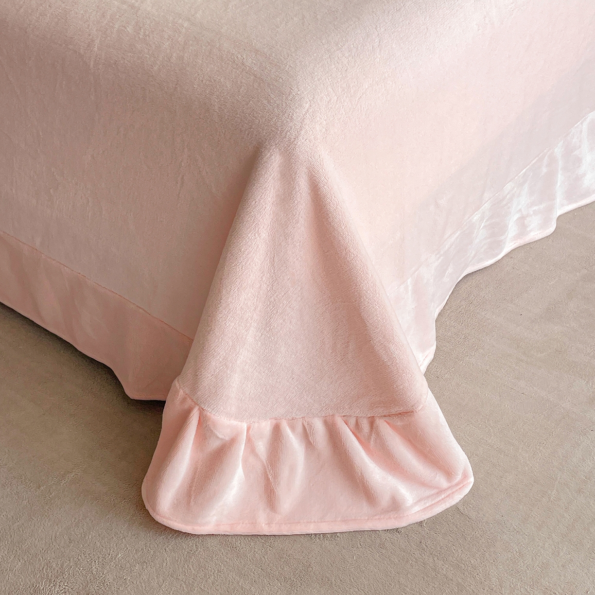 91家纺网 家纺一手货源 找家纺 民新家纺 2025新款立体烂花兔毛包边款四件套 经典玫瑰-樱花粉