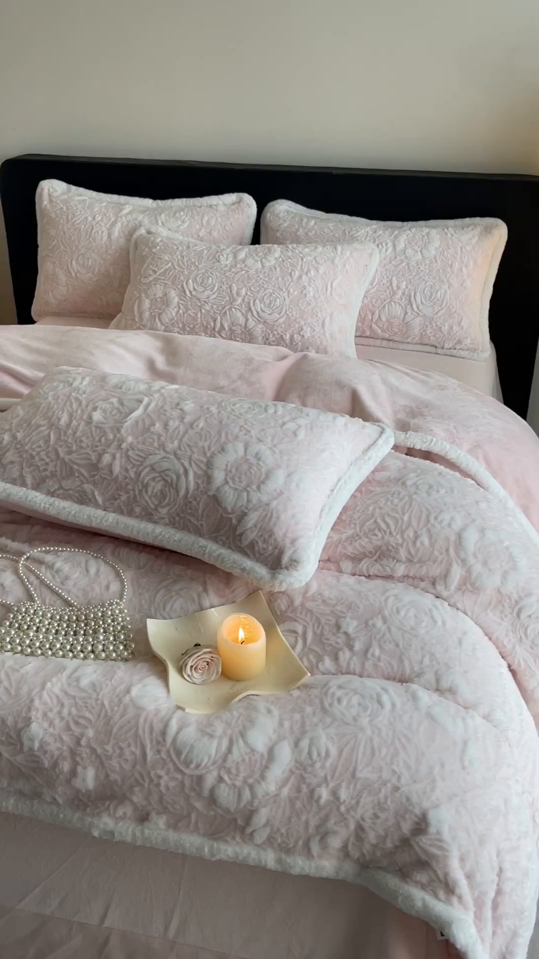 91家纺网 家纺一手货源 找家纺 民新家纺 2025新款立体烂花兔毛包边款四件套 经典玫瑰-樱花粉