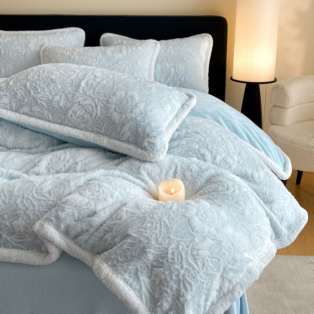 91家纺网 家纺一手货源 找家纺 民新家纺 2025新款立体烂花兔毛包边款四件套 经典玫瑰-浅蓝