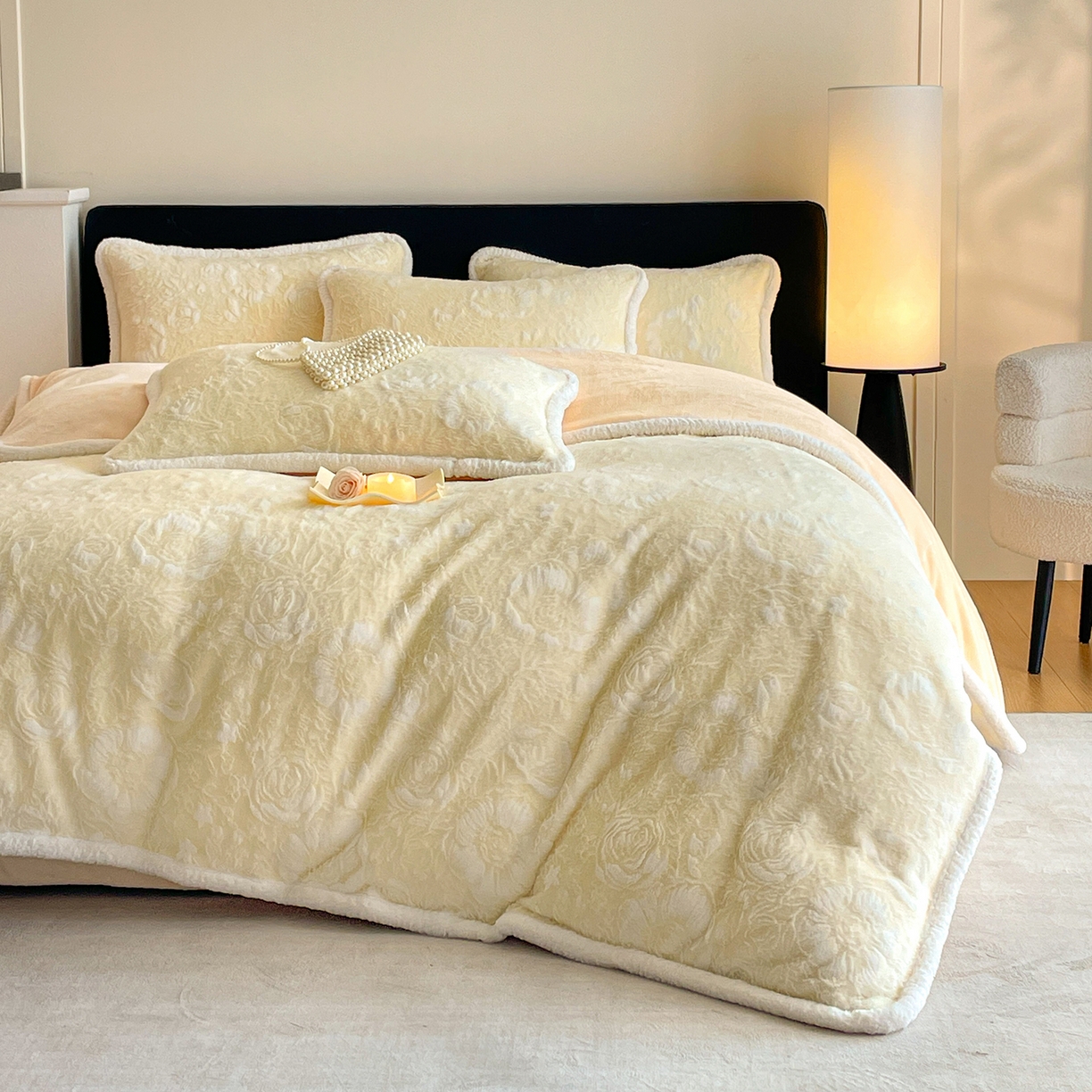 91家纺网 家纺一手货源 找家纺 民新家纺 2025新款立体烂花兔毛包边款四件套 经典玫瑰-浅米黄