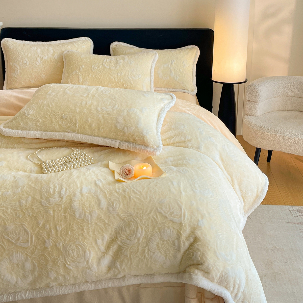 91家纺网 家纺一手货源 找家纺 民新家纺 2025新款立体烂花兔毛包边款四件套 经典玫瑰-浅米黄