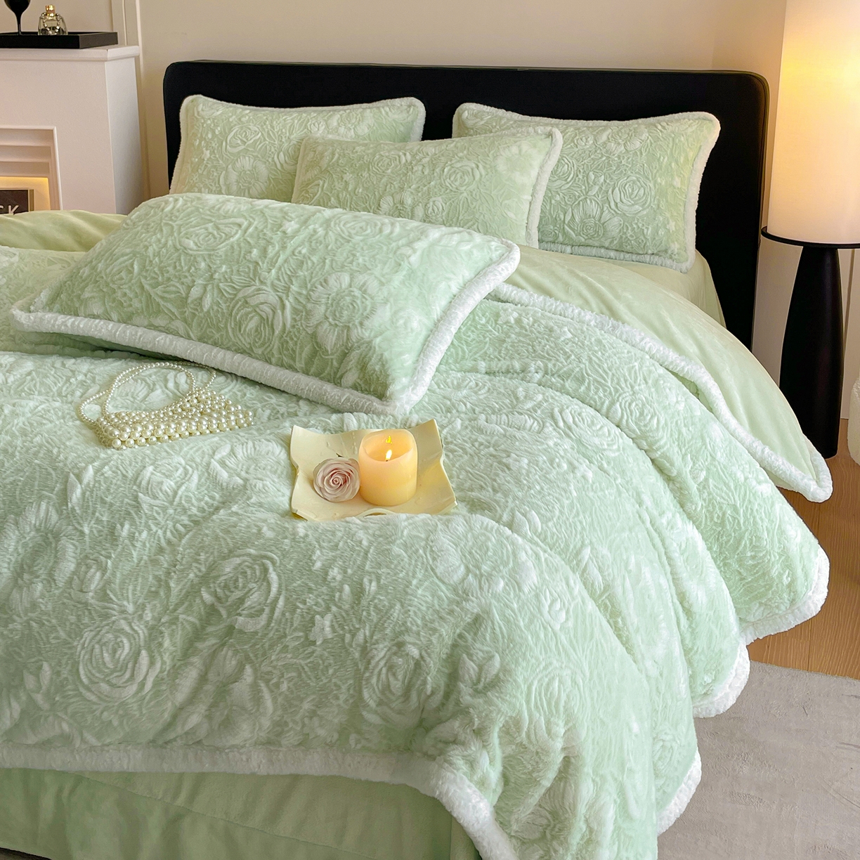 91家纺网 家纺一手货源 找家纺 民新家纺 2025新款立体烂花兔毛包边款四件套 经典玫瑰-青柠绿