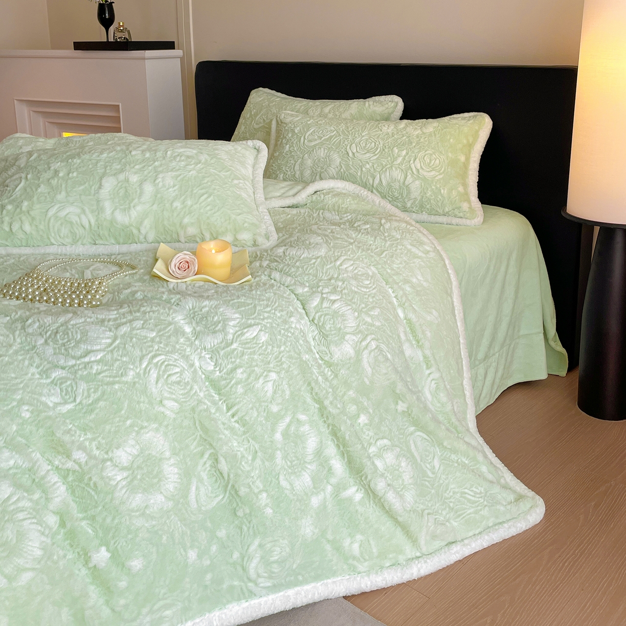 91家纺网 家纺一手货源 找家纺 民新家纺 2025新款立体烂花兔毛包边款四件套 经典玫瑰-青柠绿