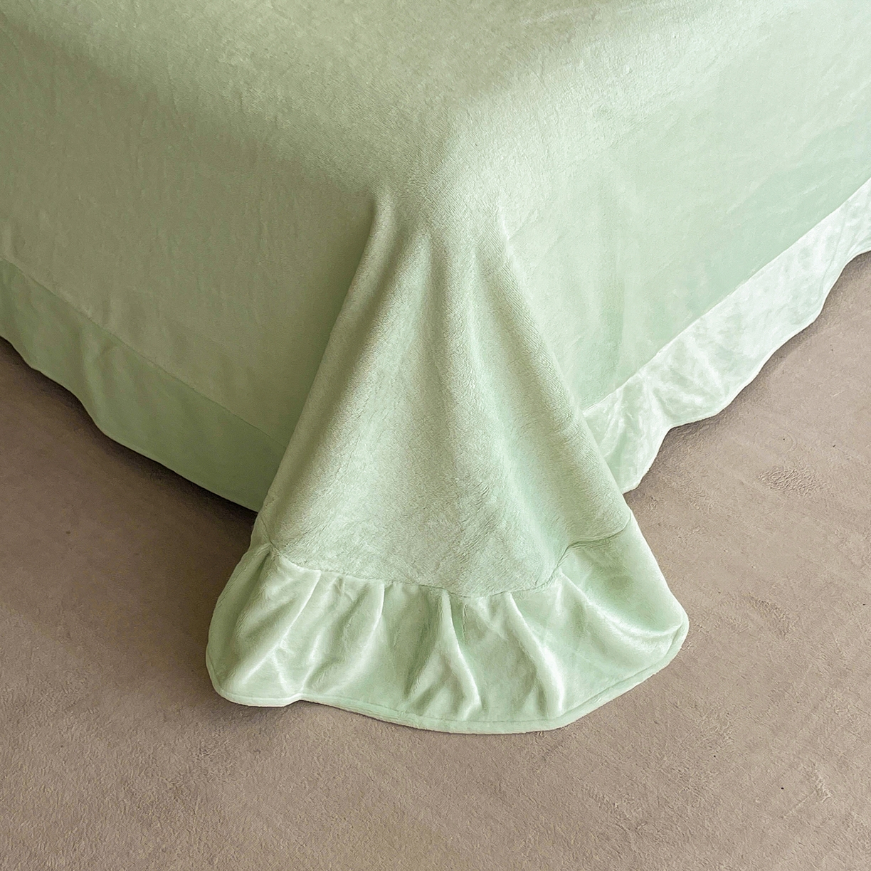 91家纺网 家纺一手货源 找家纺 民新家纺 2025新款立体烂花兔毛包边款四件套 经典玫瑰-青柠绿