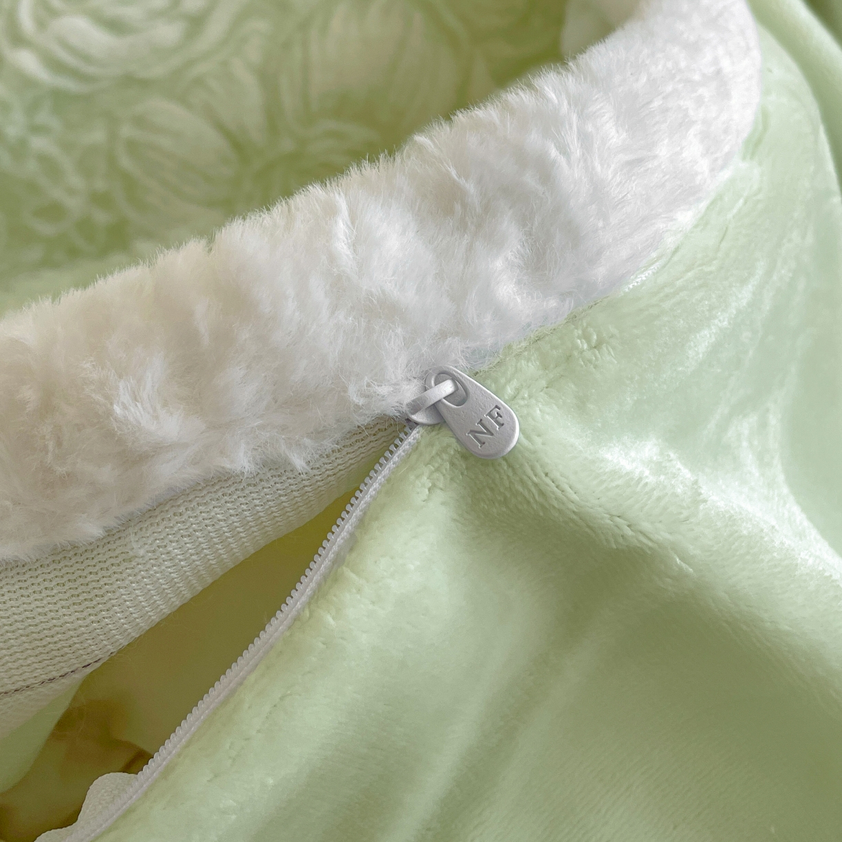 91家纺网 家纺一手货源 找家纺 民新家纺 2025新款立体烂花兔毛包边款四件套 经典玫瑰-青柠绿