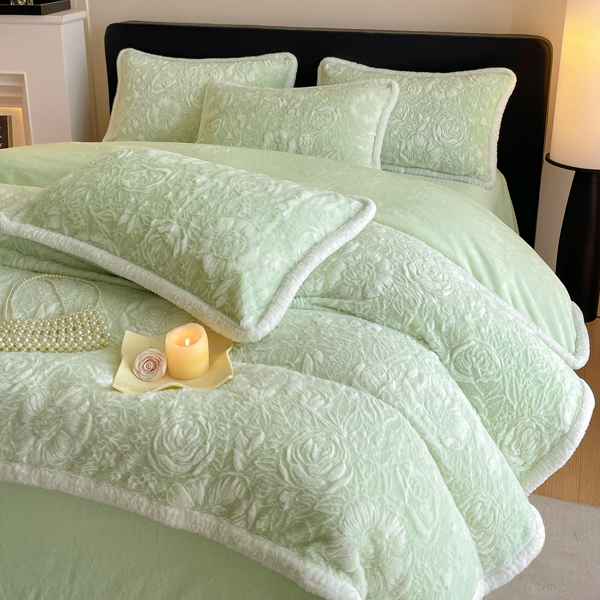 91家纺网 家纺一手货源 找家纺 民新家纺 2025新款立体烂花兔毛包边款四件套 经典玫瑰-青柠绿