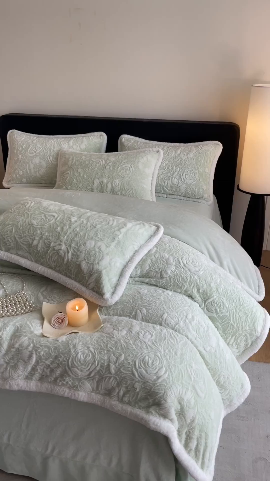 91家纺网 家纺一手货源 找家纺 民新家纺 2025新款立体烂花兔毛包边款四件套 经典玫瑰-青柠绿