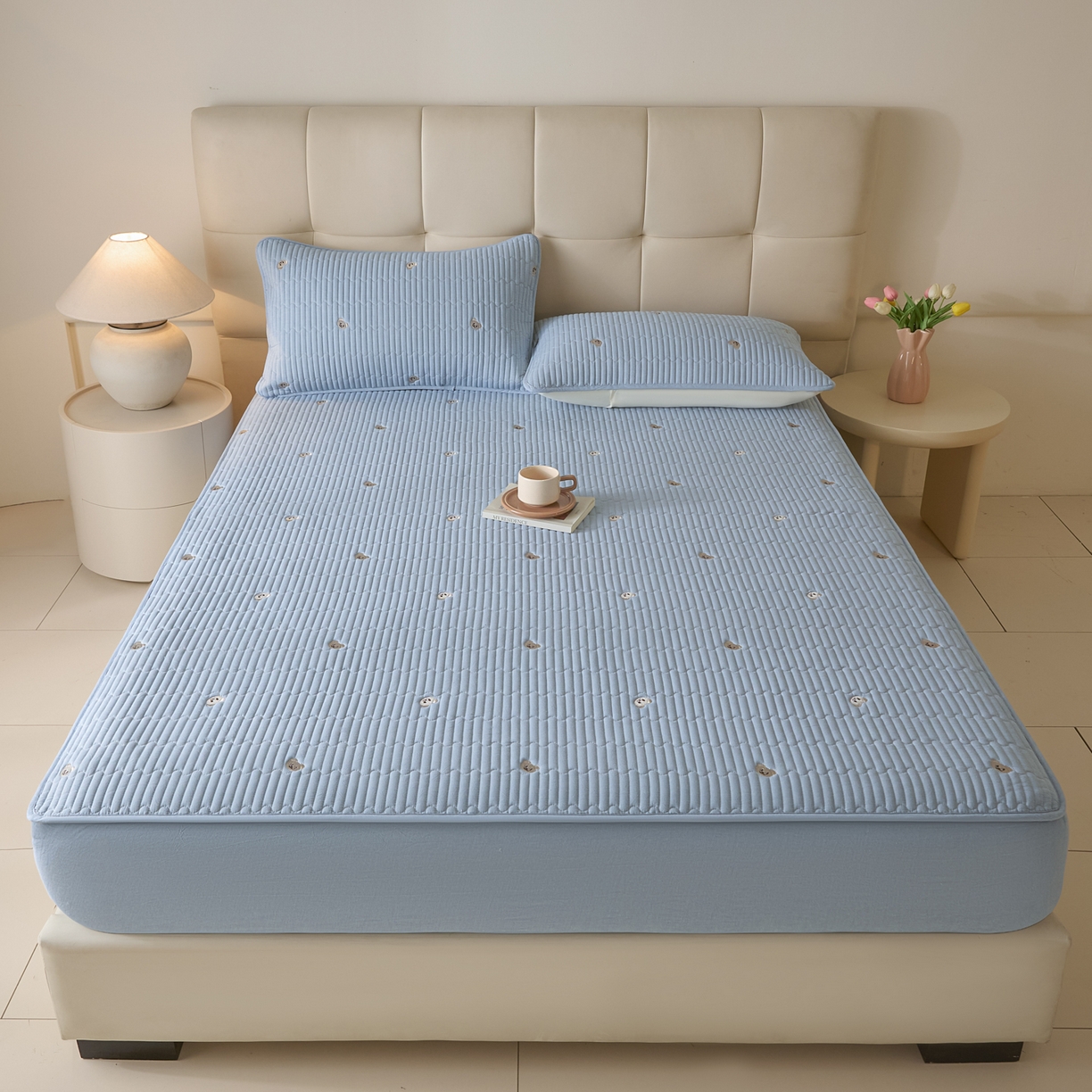 91家纺网 家纺一手货源 找家纺 （总）卡伦家纺 2025新品全棉色织水洗棉刺绣夹棉床笠席梦思保护套小熊系列