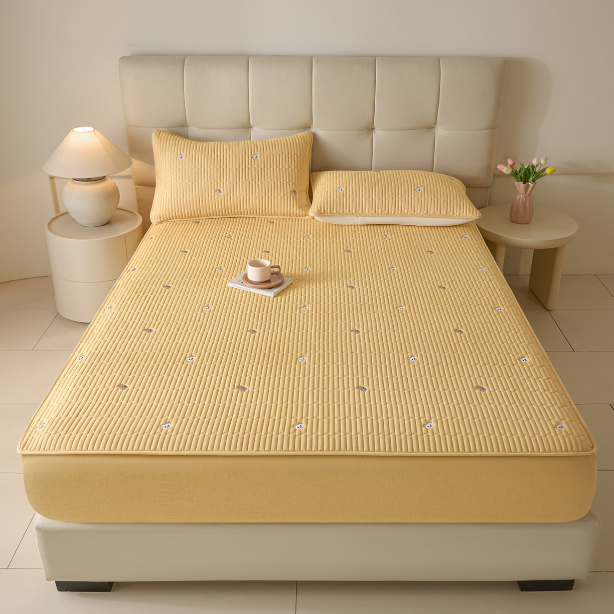 91家纺网 家纺一手货源 找家纺 （总）卡伦家纺 2025新品全棉色织水洗棉刺绣夹棉床笠席梦思保护套小熊系列