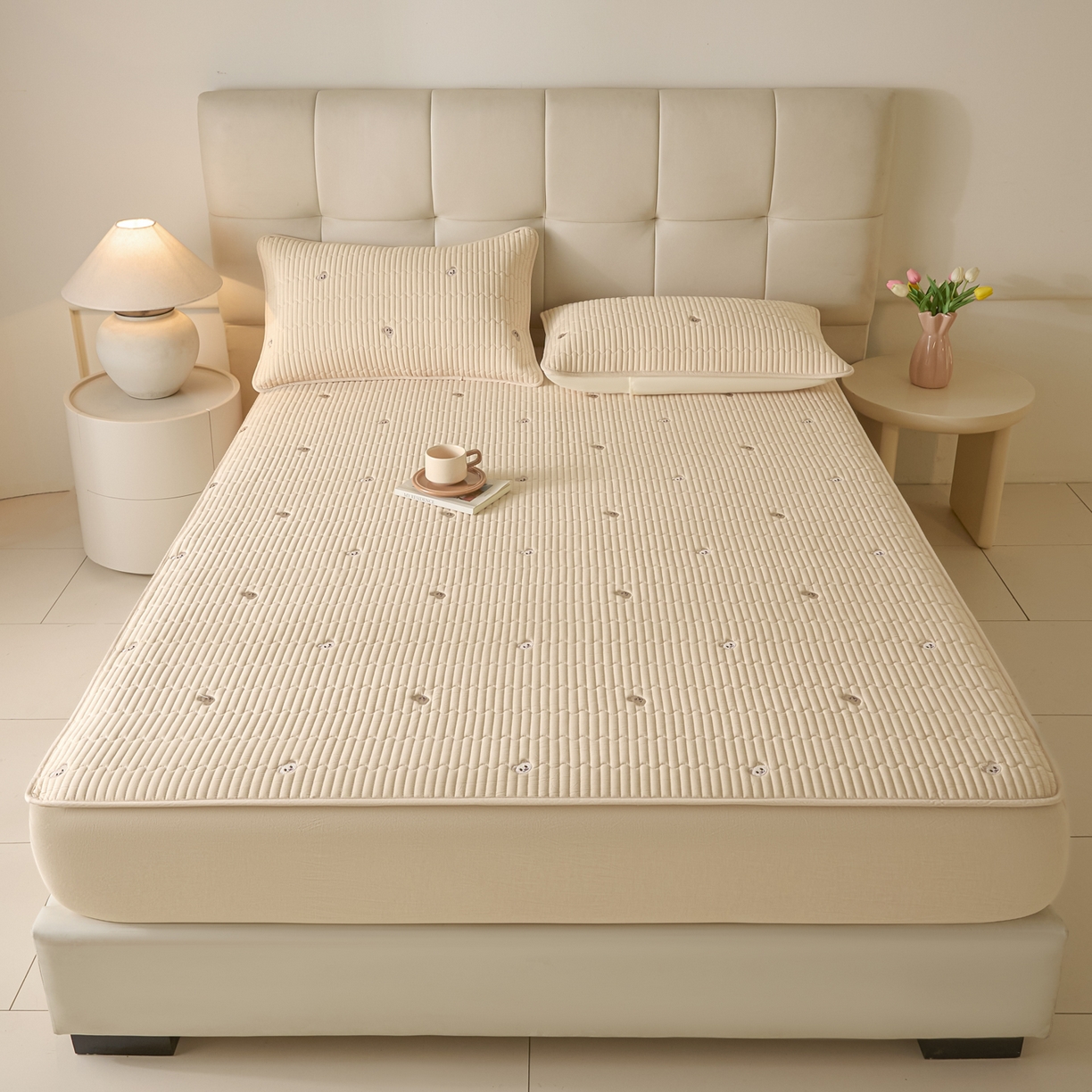 91家纺网 家纺一手货源 找家纺 （总）卡伦家纺 2025新品全棉色织水洗棉刺绣夹棉床笠席梦思保护套小熊系列