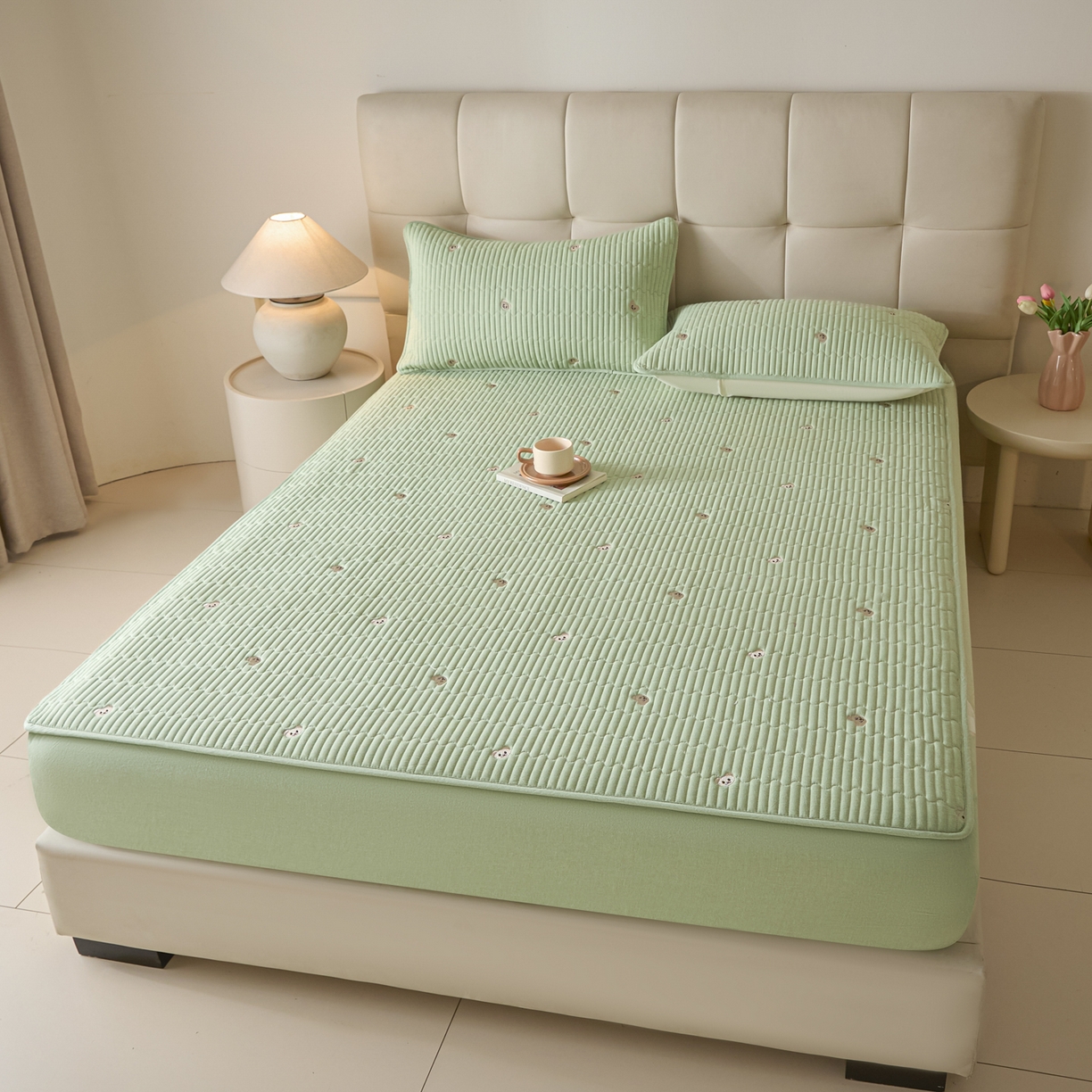 91家纺网 家纺一手货源 找家纺 （总）卡伦家纺 2025新品全棉色织水洗棉刺绣夹棉床笠席梦思保护套小熊系列