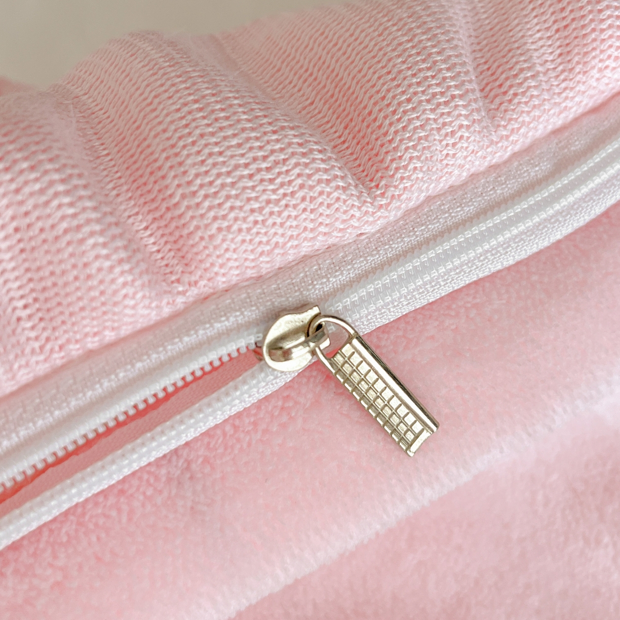 91家纺网 家纺一手货源 找家纺 （总）逸尚阁 2025新款立体雕花牛奶绒花边款四件套--塔丽娜系列