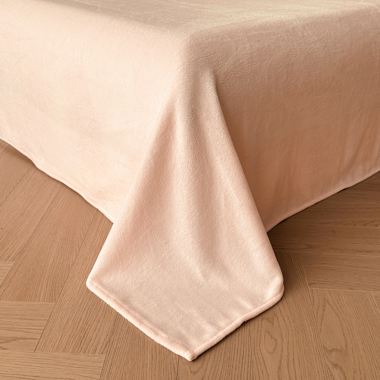 91家纺网 家纺一手货源 找家纺 逸尚阁 2025新款立体雕花牛奶绒花边款四件套--塔丽娜系列 塔丽娜-浅玉色